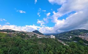 Moderno Apartamento Con Vista A Las Montanas